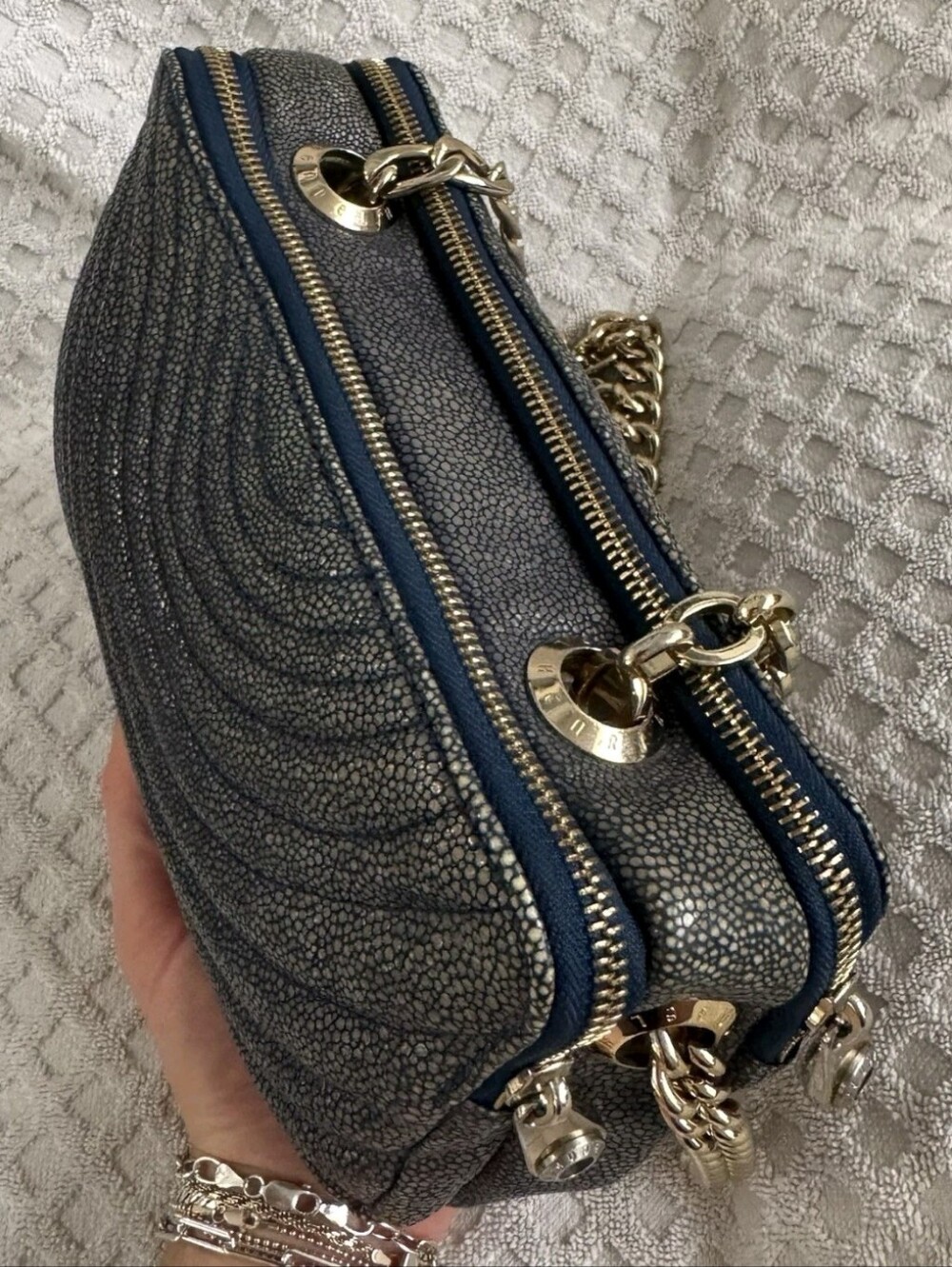 Henri Bendel Blue Stingray Embossed Leather Double Zip Chain 2-Way Bag + Dusty - Picture 14 of 15